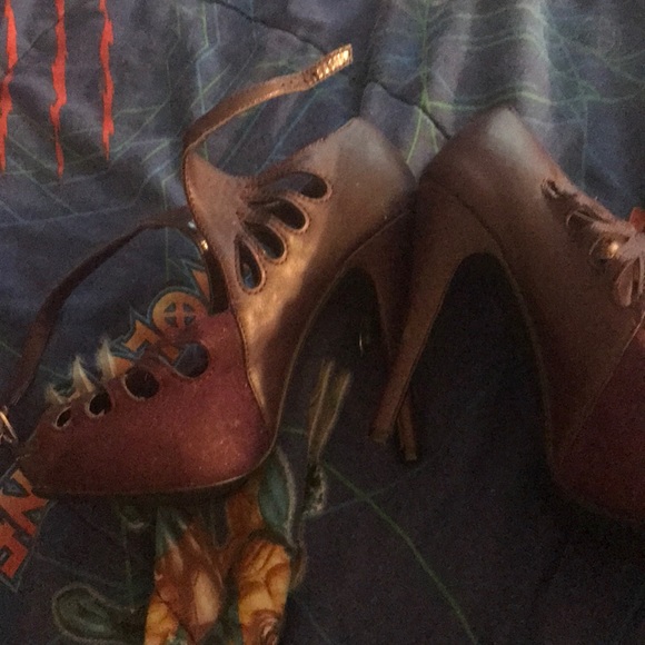 Purple high heel shoes - Picture 3 of 4